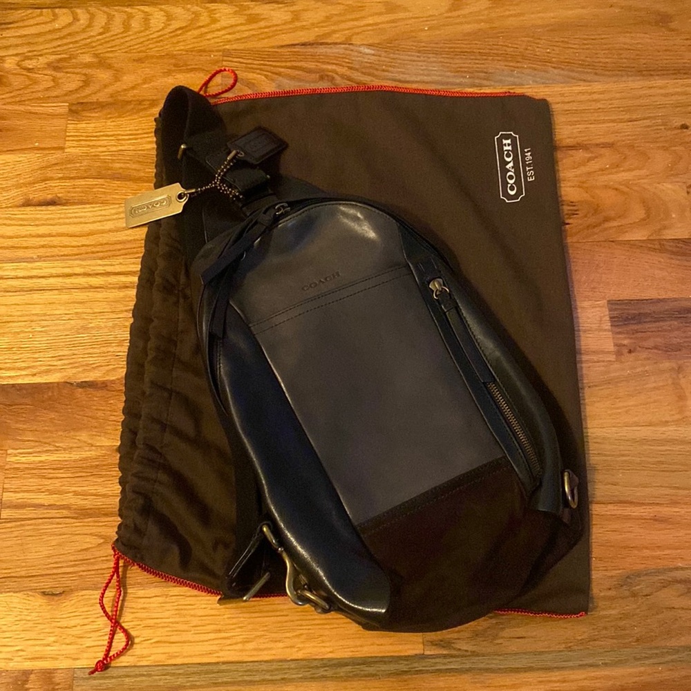 NWOT flawless Coach bleecker sling